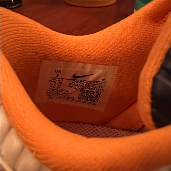 Nike Color Block - Picture 5 of 5